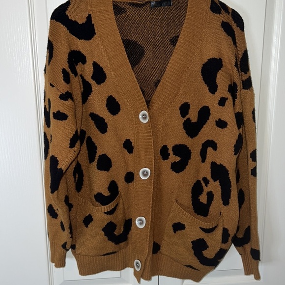 Slouchy Leopard Print Cardigan - Picture 2 of 7